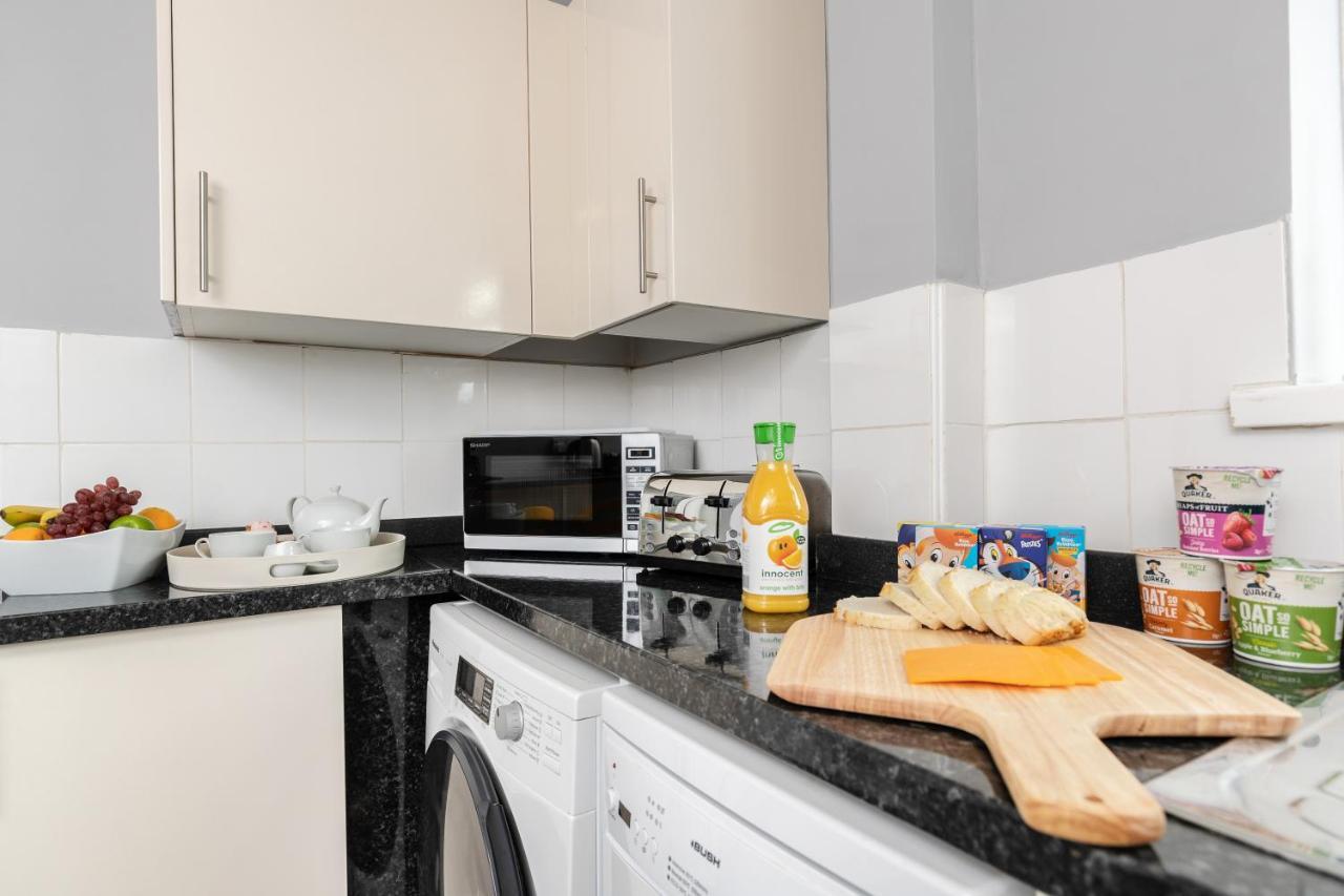 Taylor House Contractors Welcome Off Street Parking For Vans Ντάρχαμ Εξωτερικό φωτογραφία